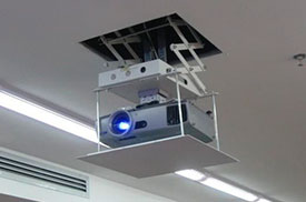 Elevador eléctrico para proyector de 2 metros
